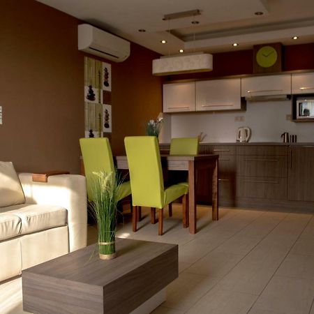 Appartement Platina Apartman à Sárvár Extérieur photo