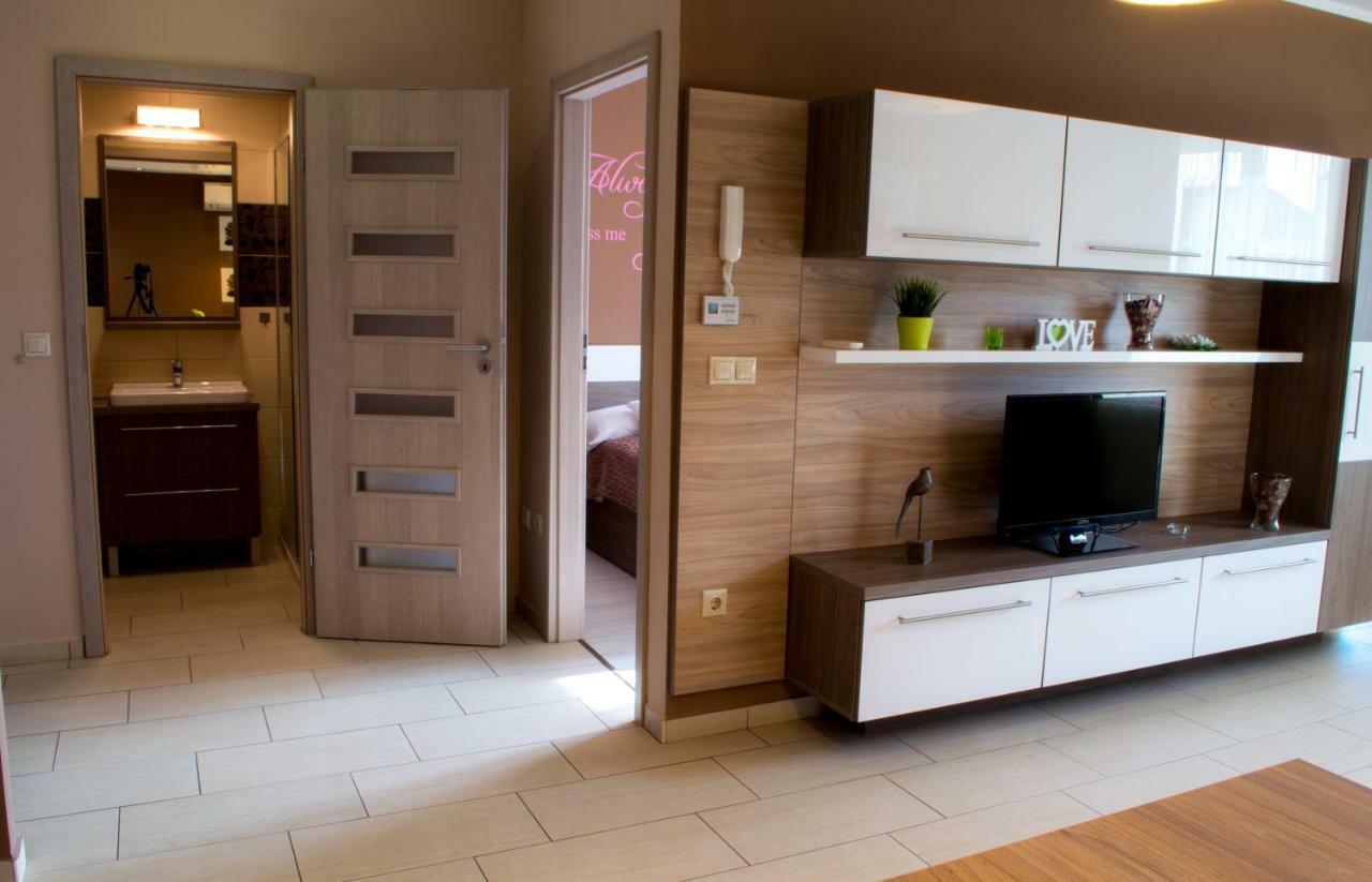 Appartement Platina Apartman à Sárvár Extérieur photo