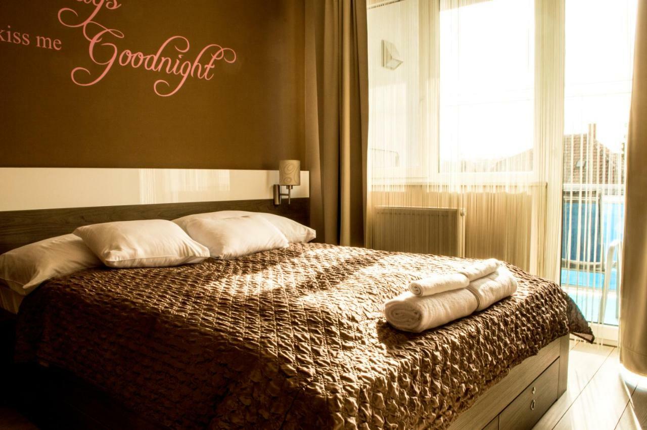Appartement Platina Apartman à Sárvár Extérieur photo